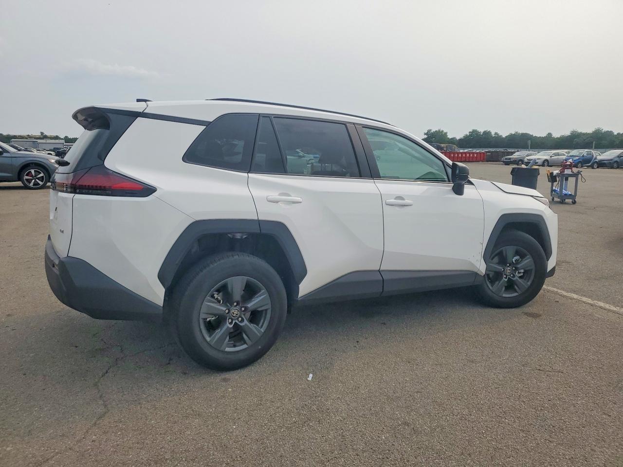 2026 TOYOTA RAV4 LE — снимка 3