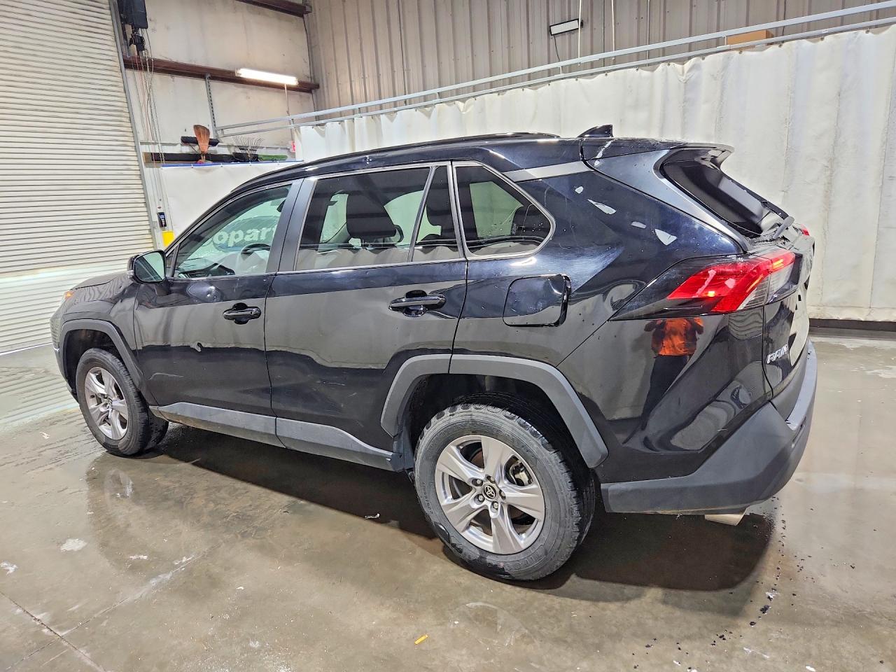2025 TOYOTA RAV4 XLE — снимка 2