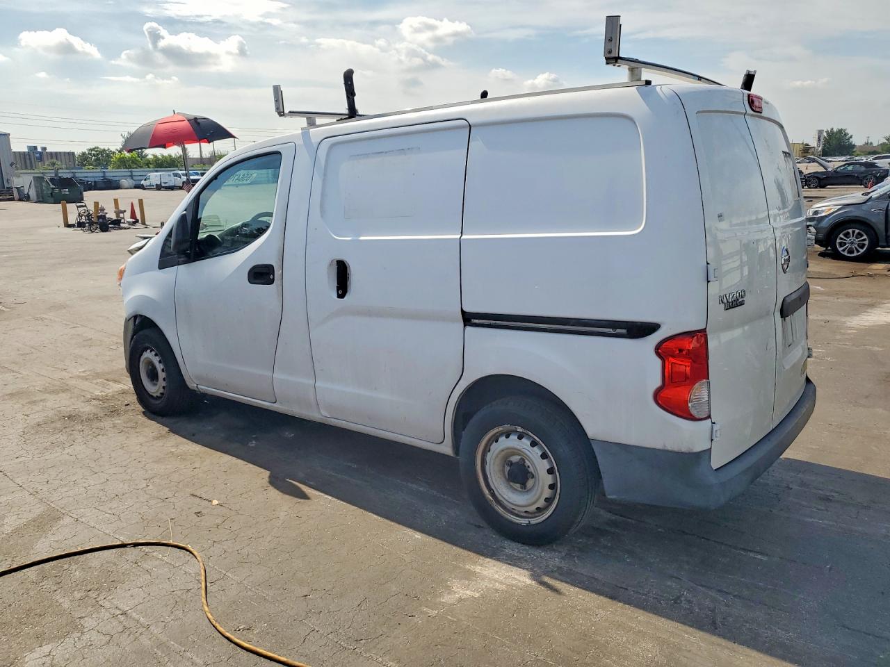 2015 NISSAN NV200 SV — снимка 2
