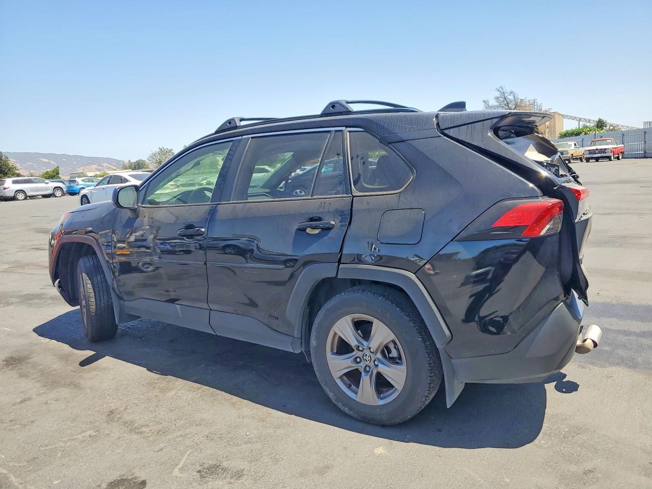 2024 TOYOTA RAV4 LE — снимка 2