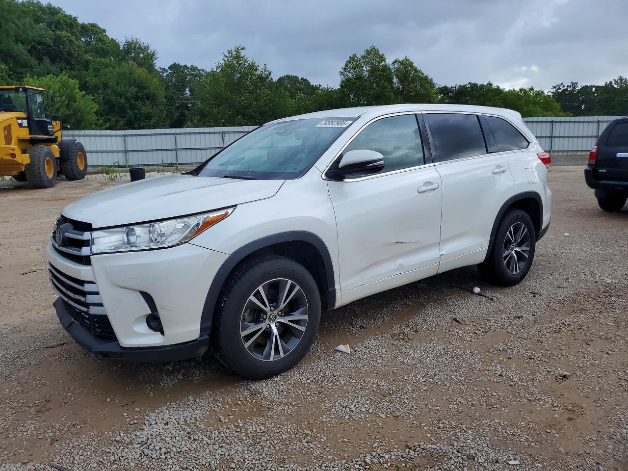 2017 TOYOTA HIGHLANDER LE