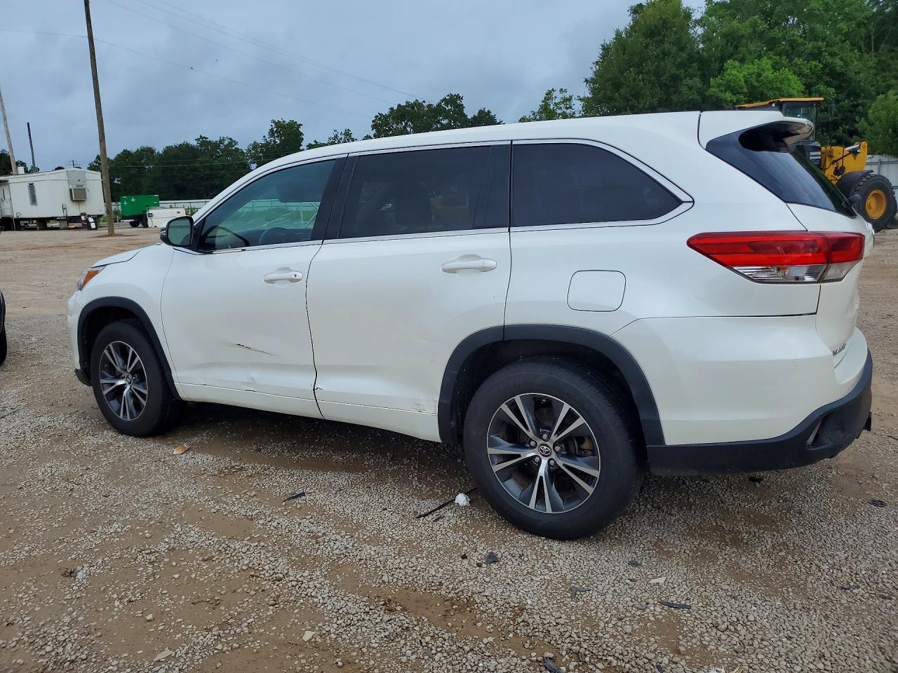 2017 TOYOTA HIGHLANDER LE — снимка 2