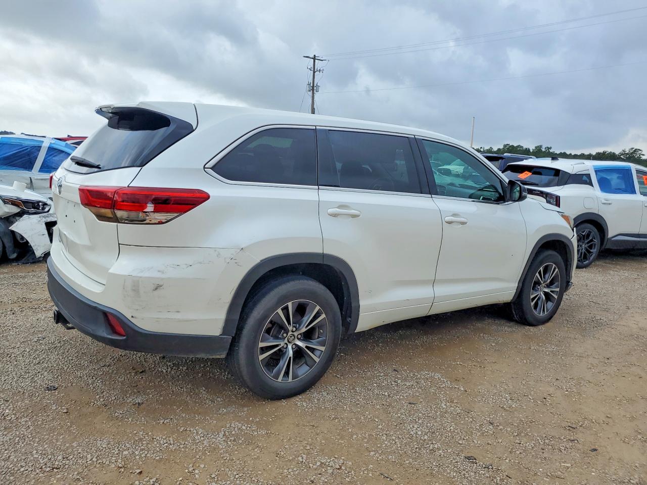 2017 TOYOTA HIGHLANDER LE — снимка 3
