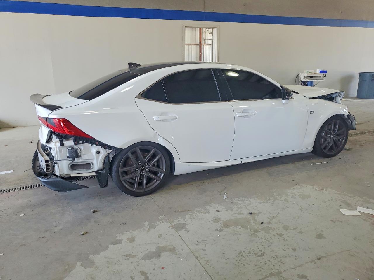 2017 LEXUS IS 200T — снимка 3