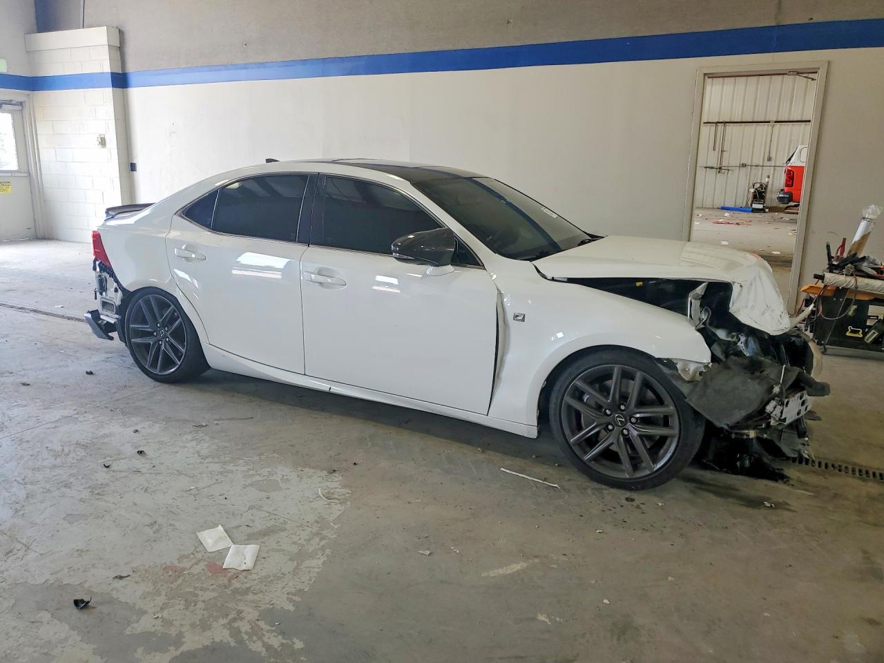 2017 LEXUS IS 200T — снимка 4