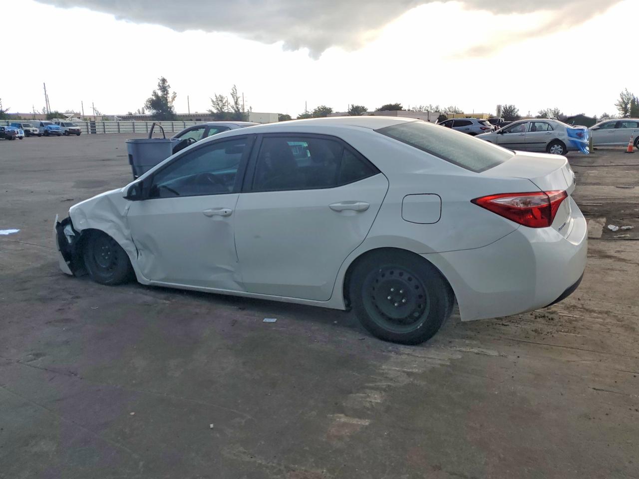 2018 TOYOTA COROLLA LE — снимка 2