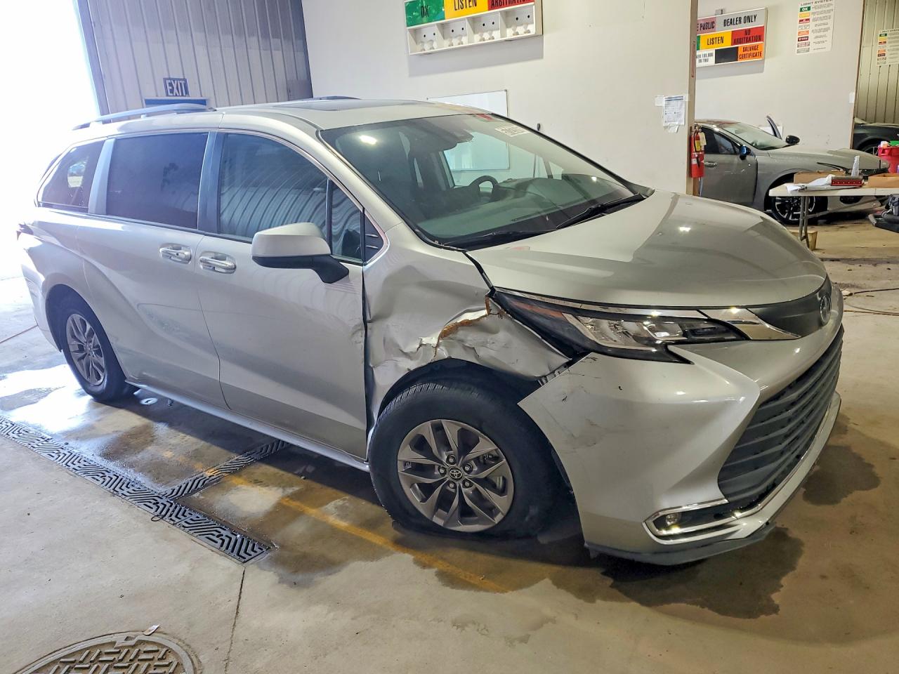 2023 TOYOTA SIENNA XLE — снимка 4