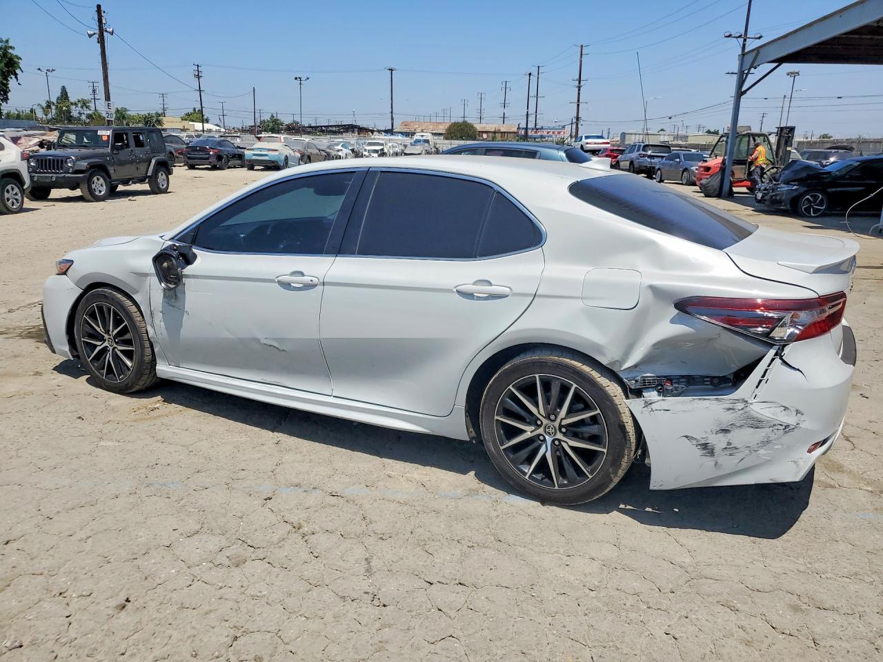 2023 TOYOTA CAMRY SE — снимка 2