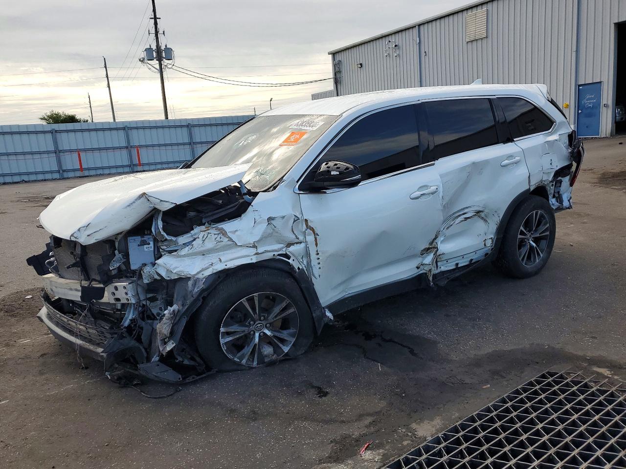 2019 TOYOTA HIGHLANDER LE PLUS