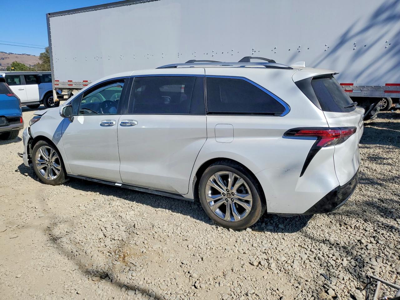 2022 TOYOTA SIENNA PLATINUM 7-PASSENGER — снимка 2