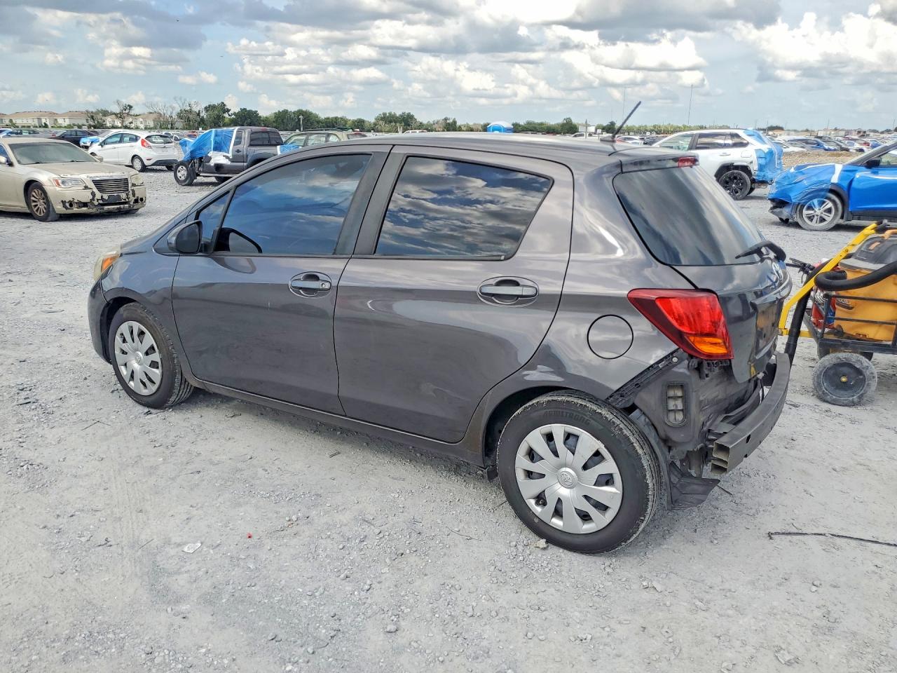 2015 TOYOTA YARIS 5-DOOR L — снимка 2