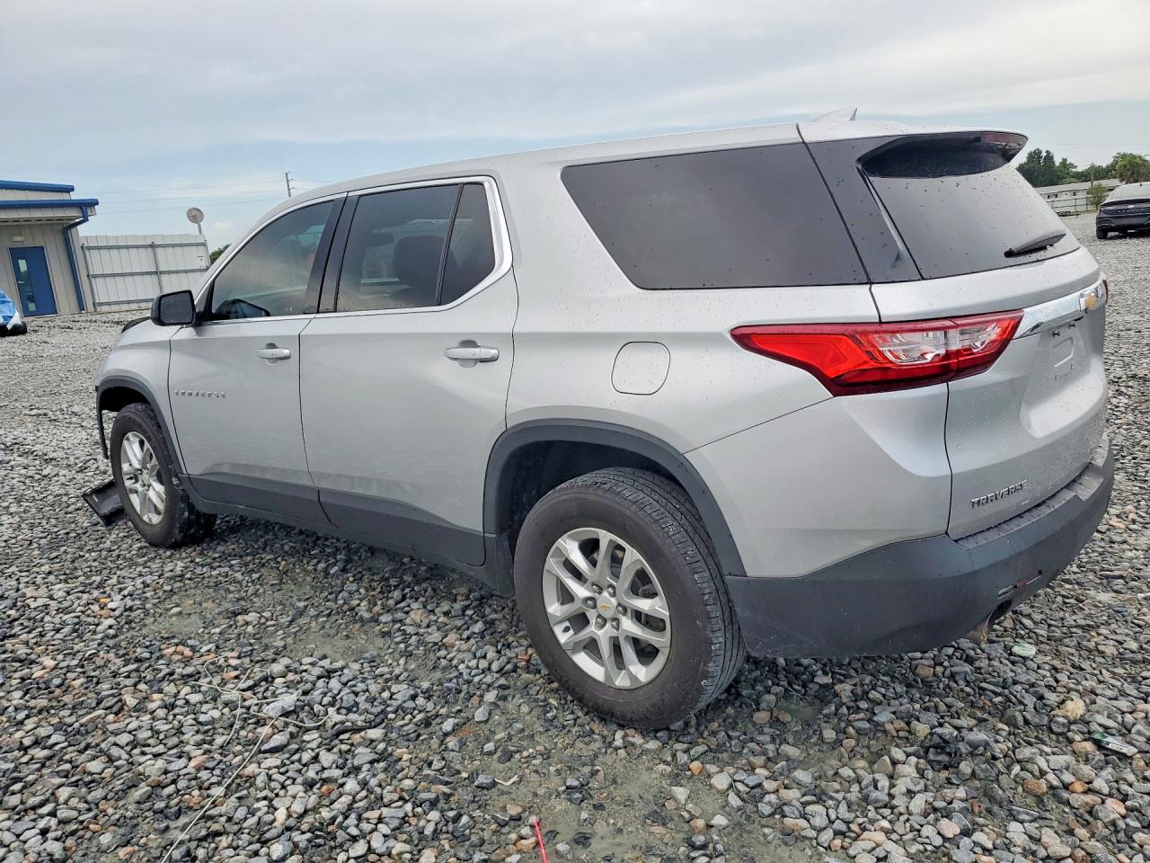 2021 CHEVROLET TRAVERSE LS — снимка 2