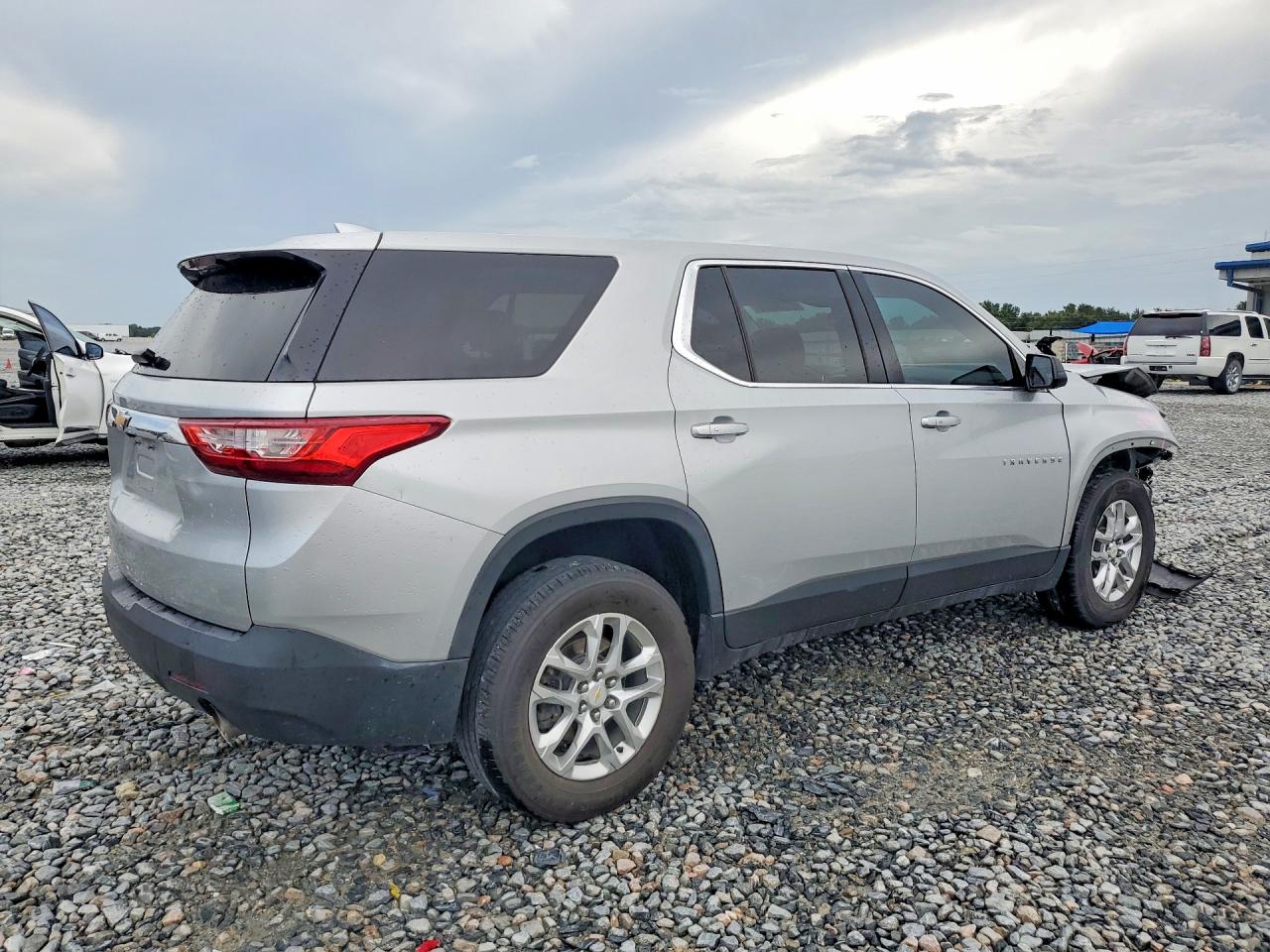 2021 CHEVROLET TRAVERSE LS — снимка 3