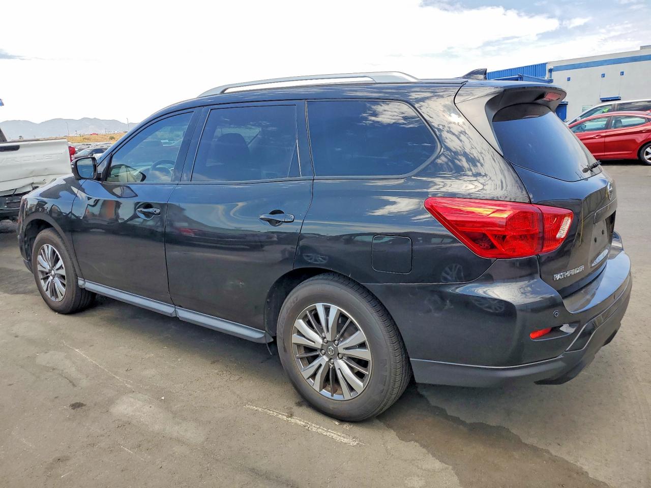 2019 NISSAN PATHFINDER SL — снимка 2