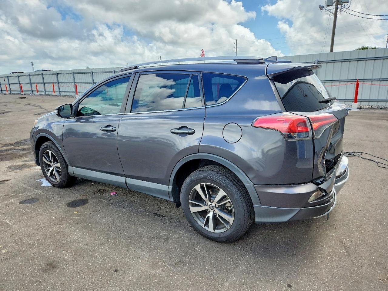 2016 TOYOTA RAV4 XLE — снимка 2