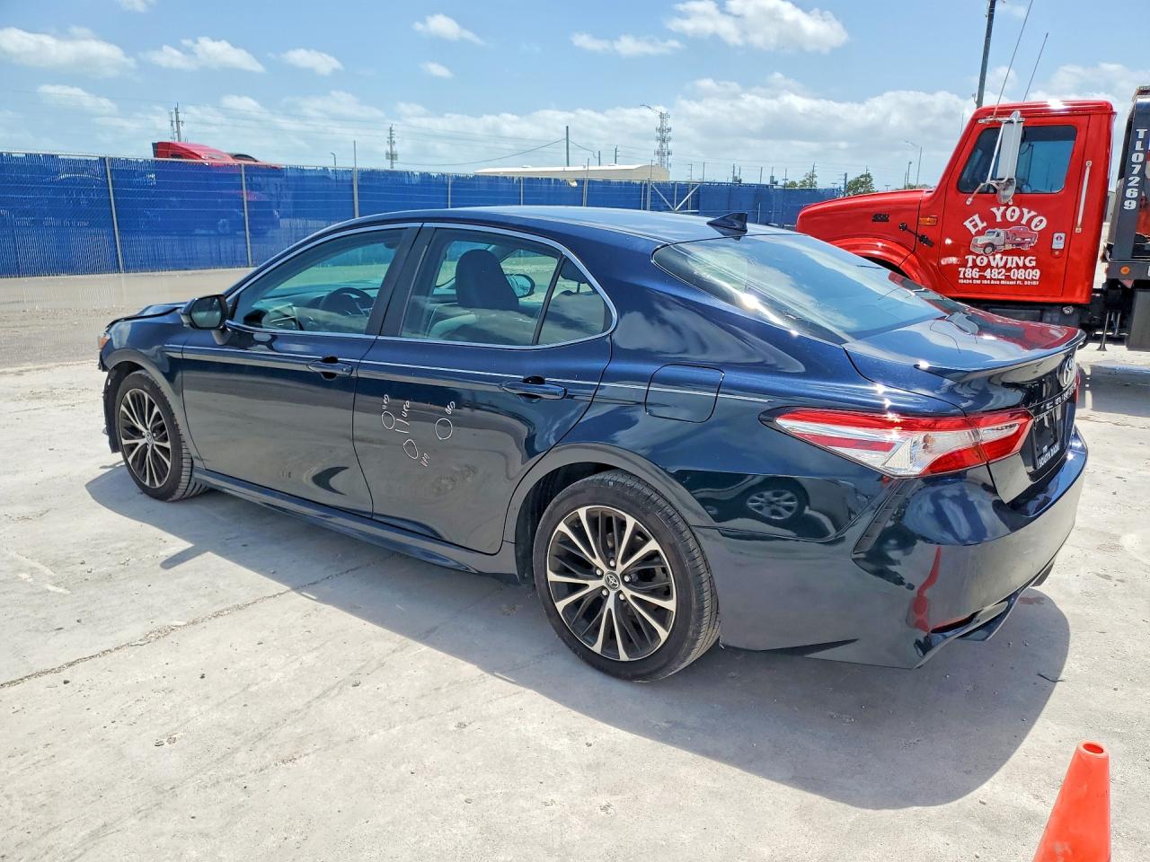 2020 TOYOTA CAMRY SE — снимка 2