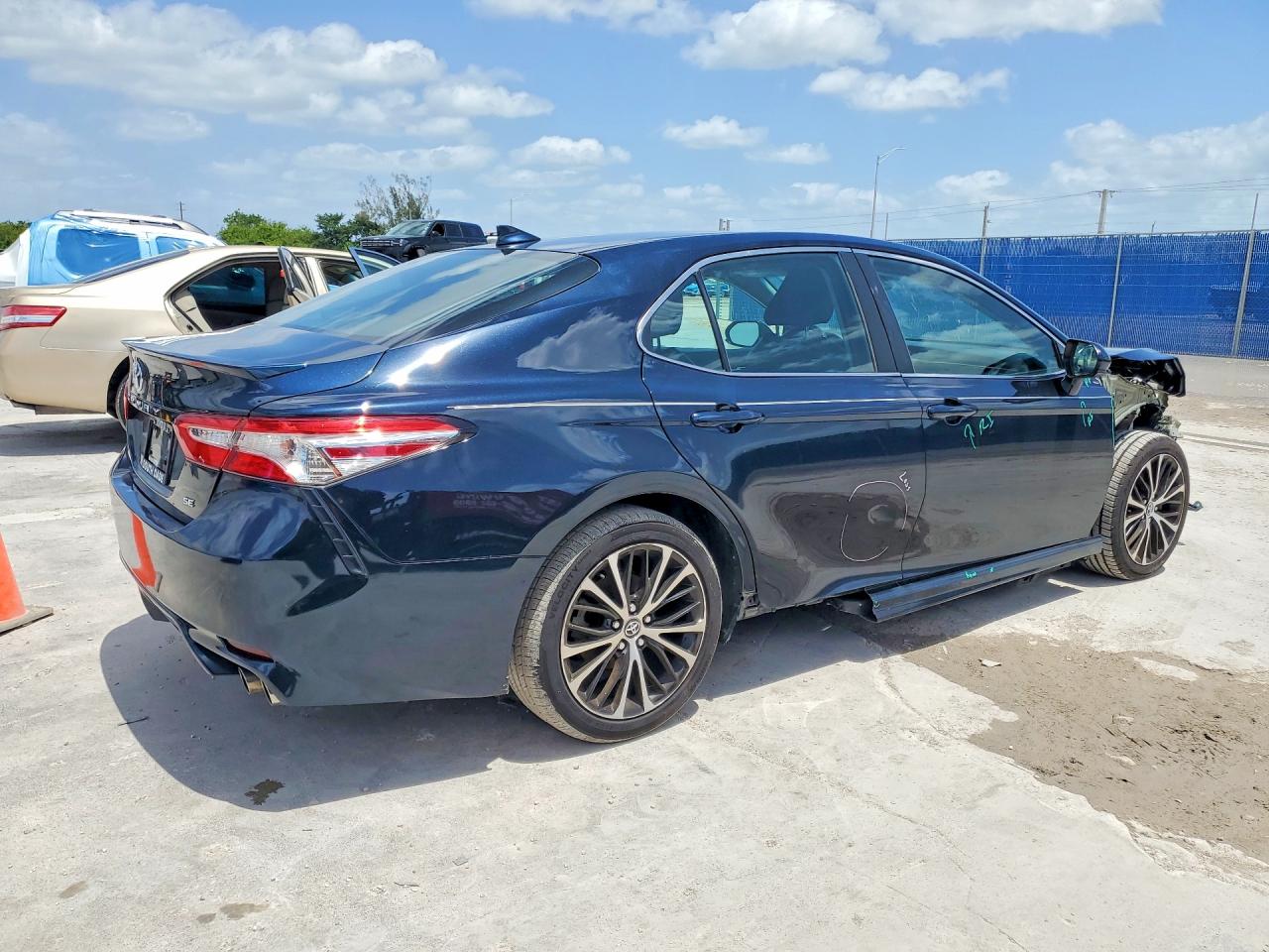 2020 TOYOTA CAMRY SE — снимка 3