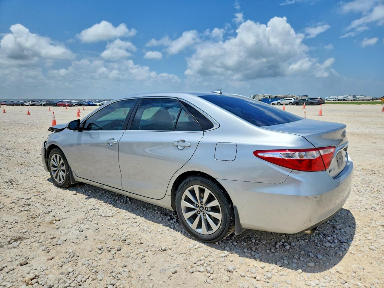 2016 TOYOTA CAMRY XLE V6 — снимка 2