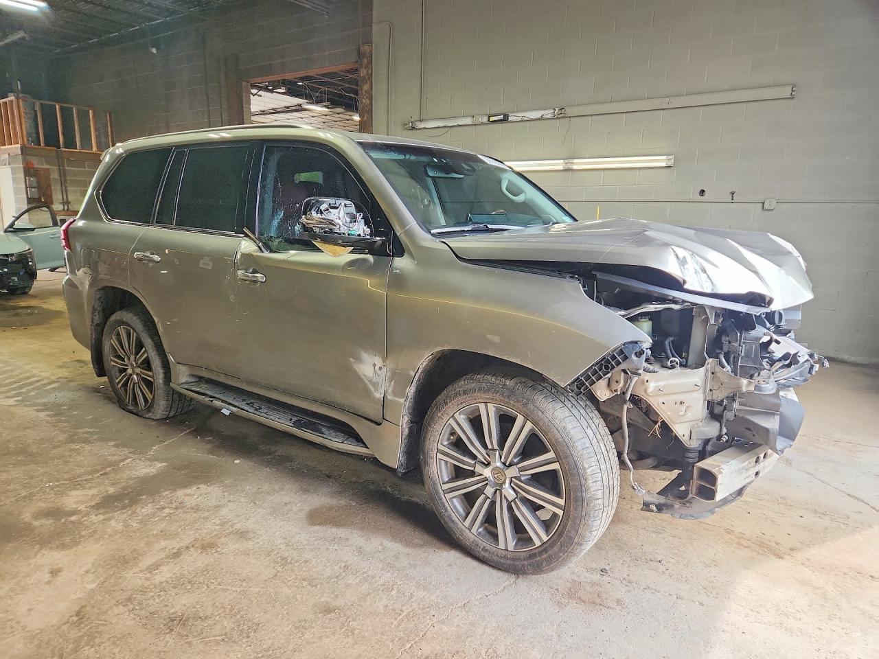 2017 LEXUS LX 570 — снимка 4