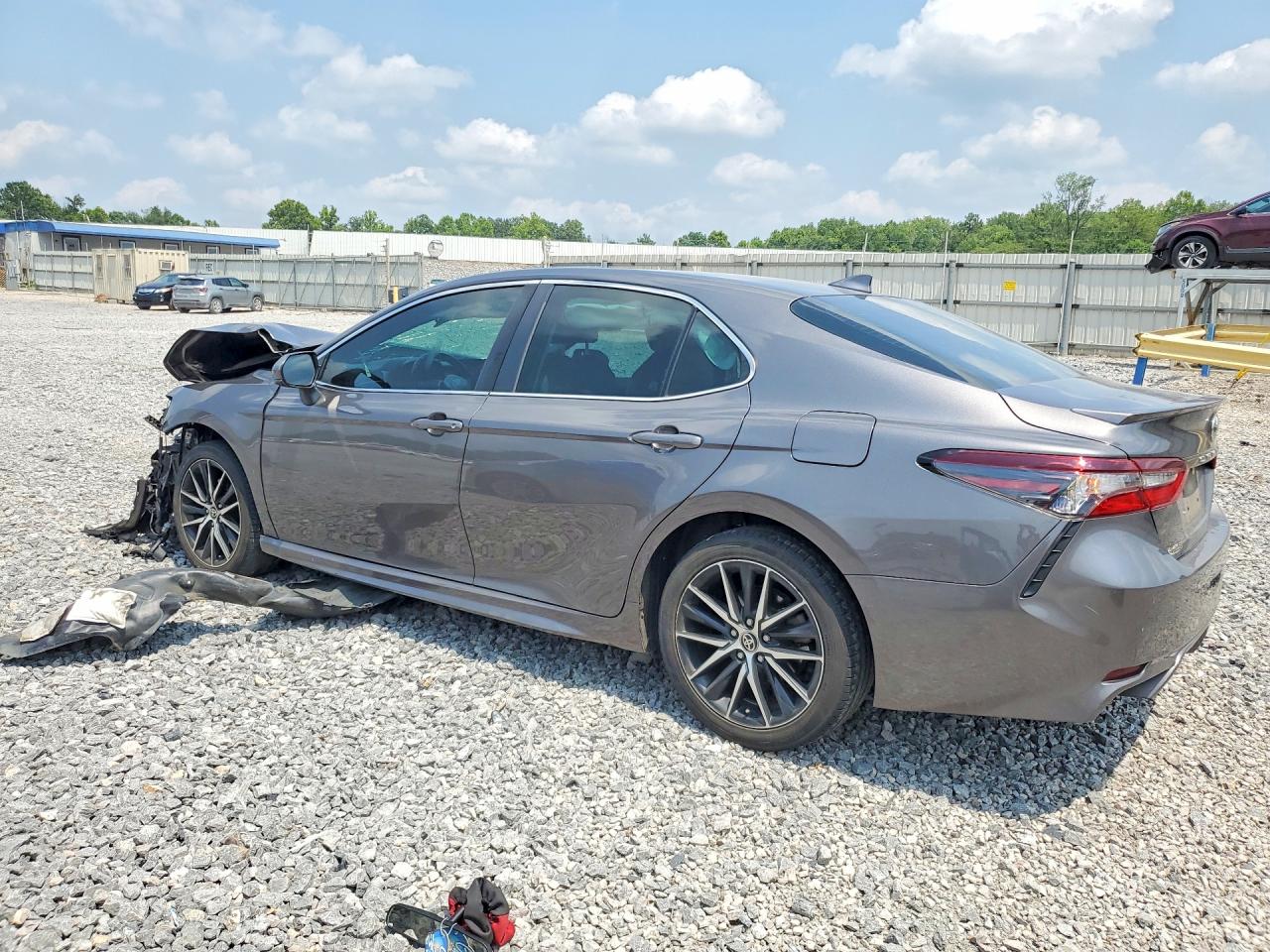 2021 TOYOTA CAMRY SE — снимка 2