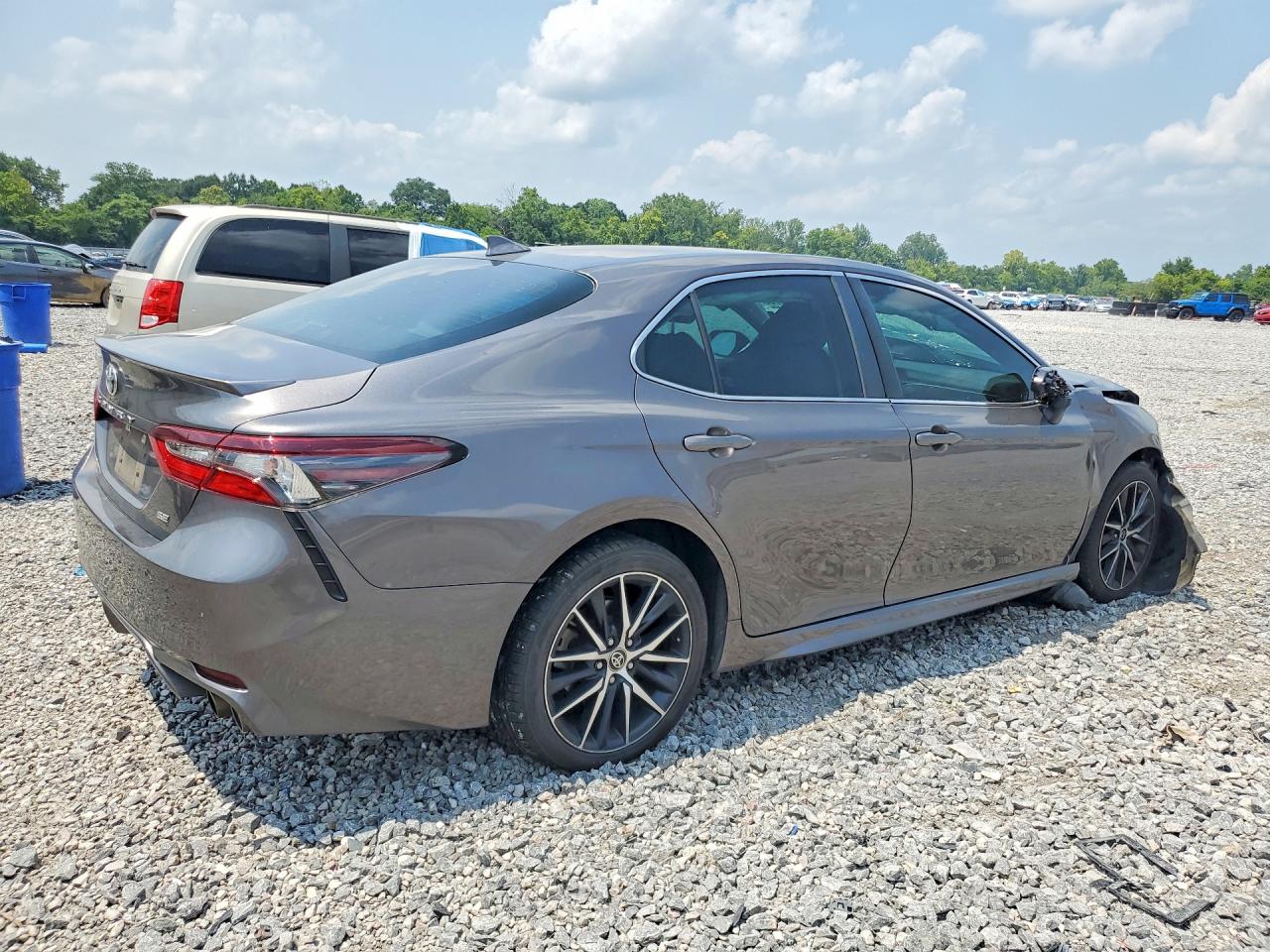 2021 TOYOTA CAMRY SE — снимка 3
