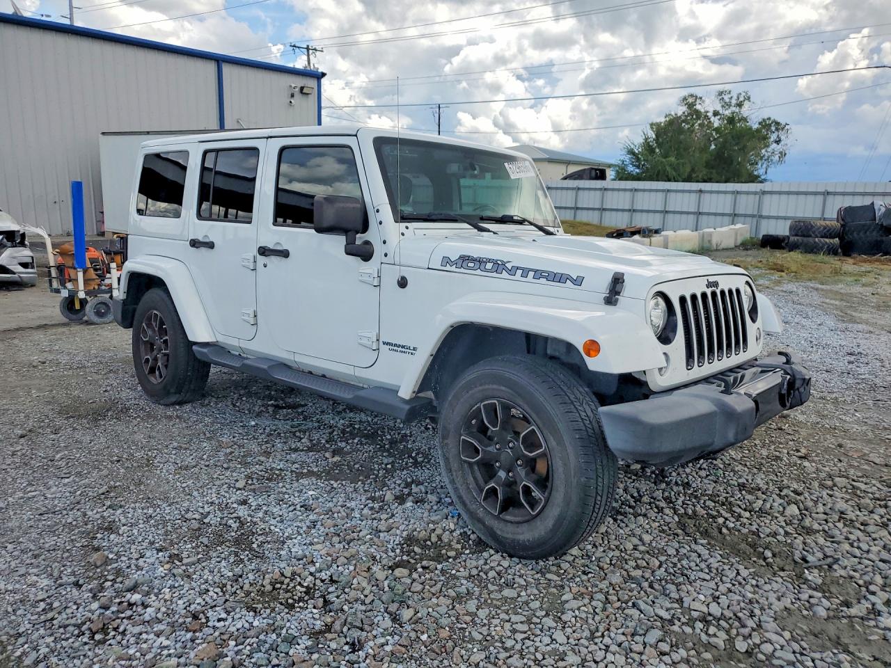 2017 JEEP WRANGLER UNLIMITED SAHARA — снимка 4