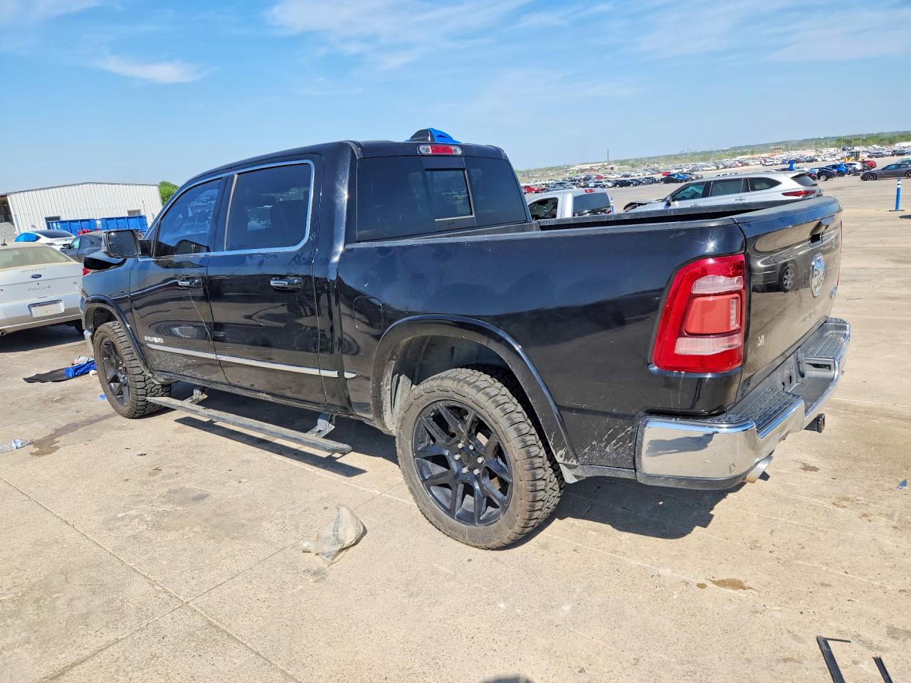 2019 RAM 1500 LIMITED — снимка 2
