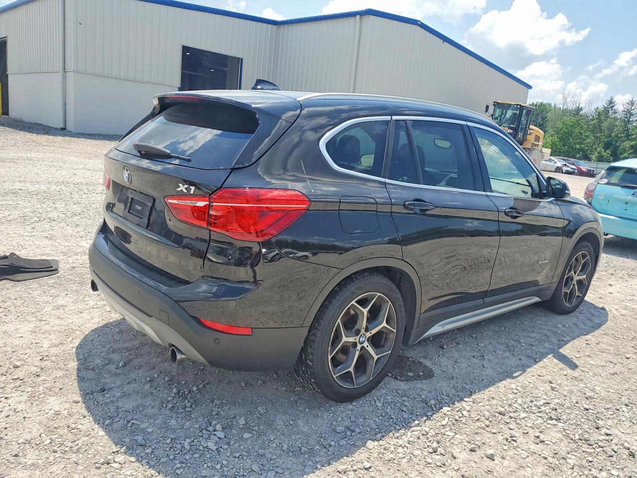 2017 BMW X1 XDRIVE28I — снимка 3