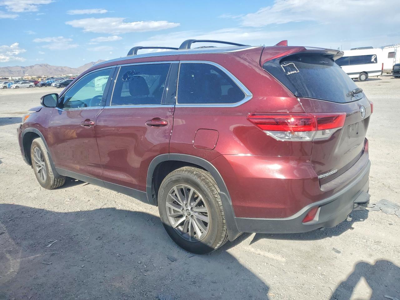 2019 TOYOTA HIGHLANDER XLE — снимка 2