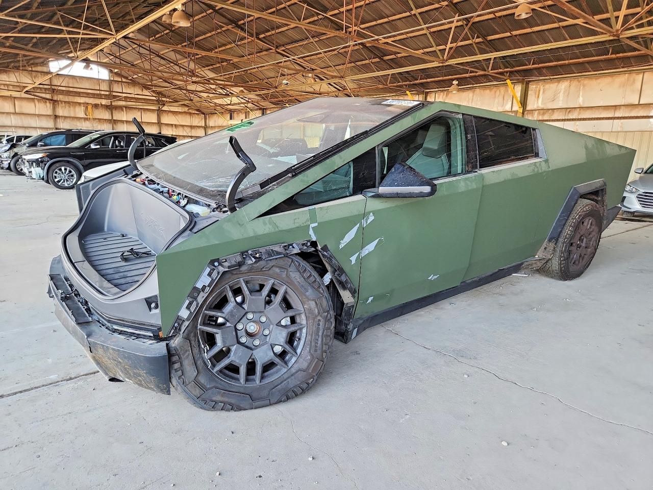 2025 TESLA CYBERTRUCK