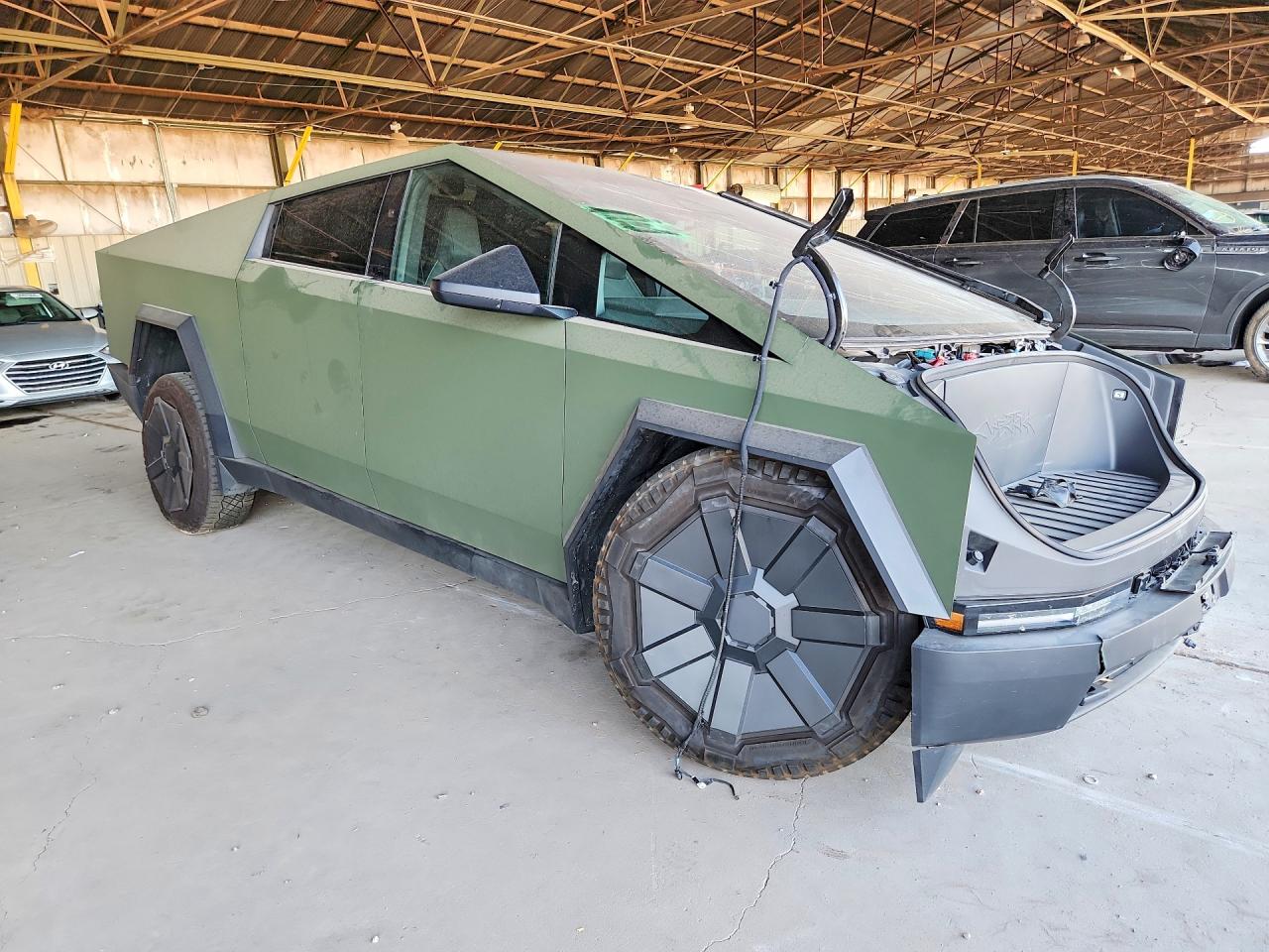 2025 TESLA CYBERTRUCK — снимка 4