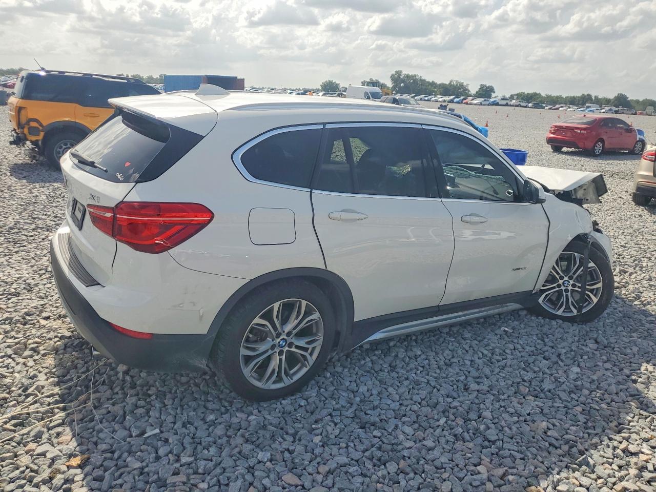 2017 BMW X1 XDRIVE28I — снимка 3