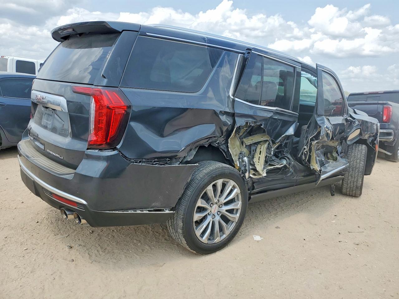 2021 GMC YUKON DENALI — снимка 3