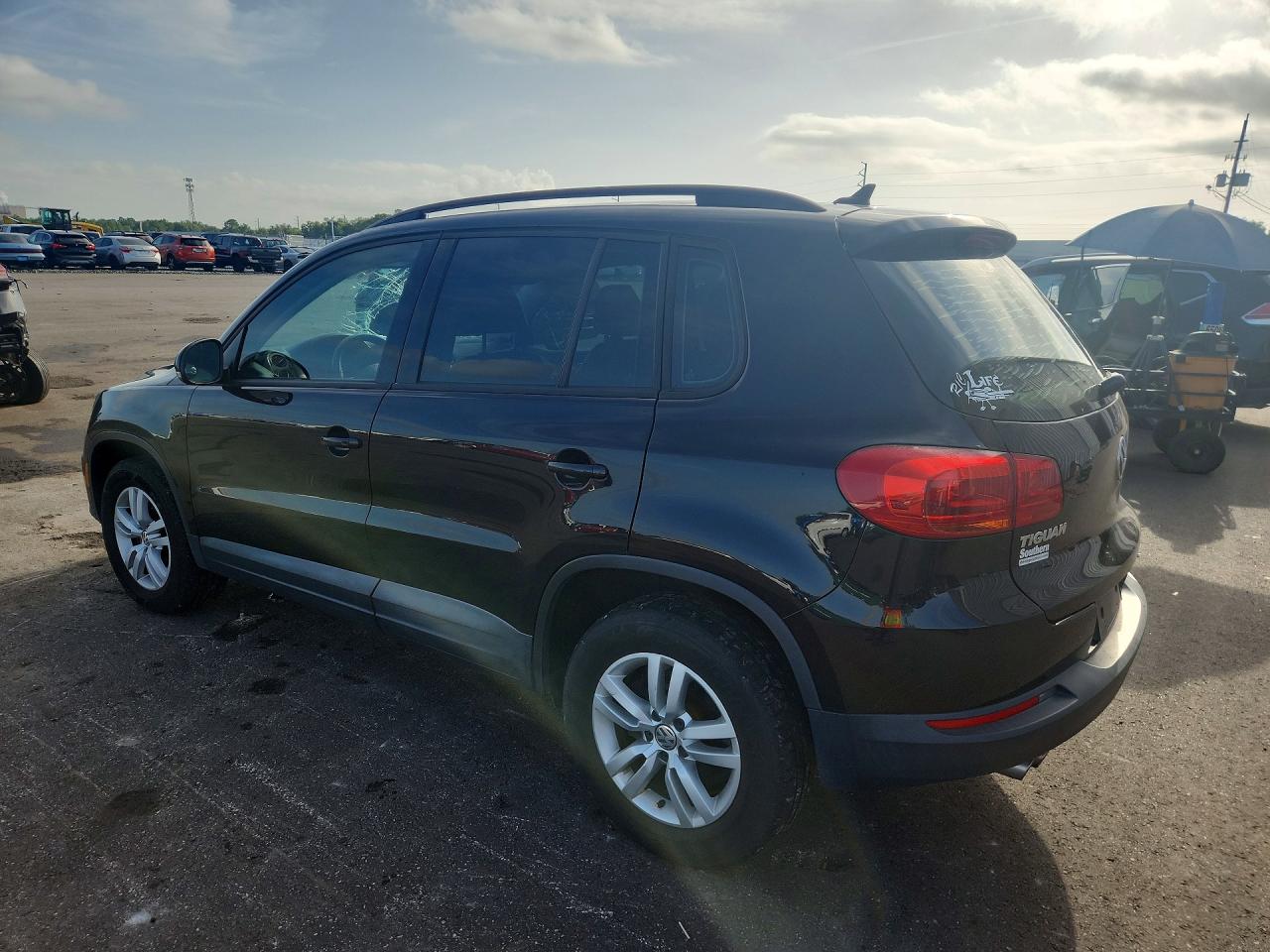 2017 VOLKSWAGEN TIGUAN S — снимка 2