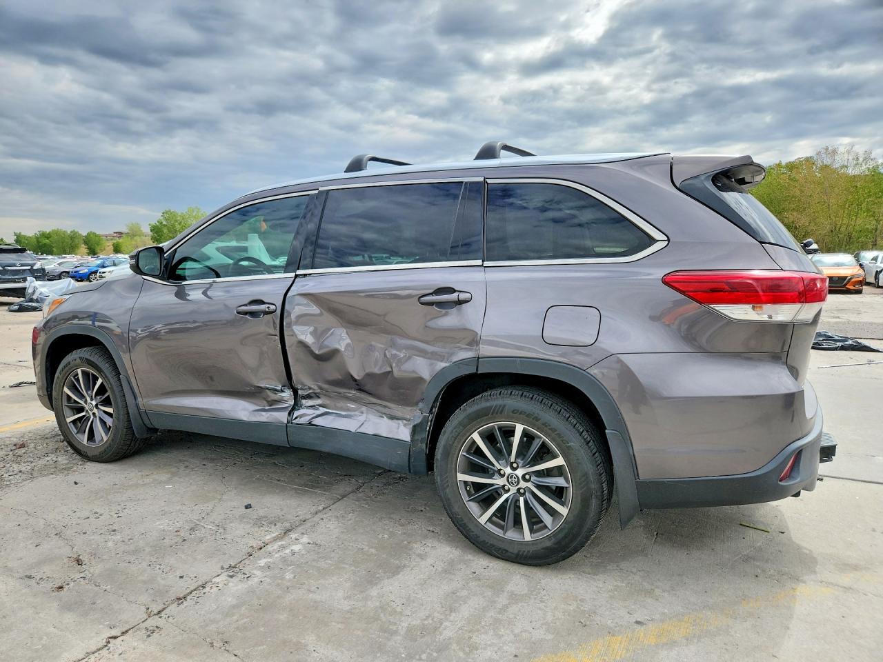 2019 TOYOTA HIGHLANDER XLE — снимка 2