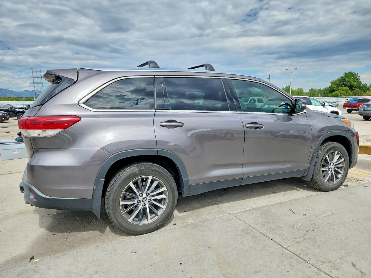 2019 TOYOTA HIGHLANDER XLE — снимка 3