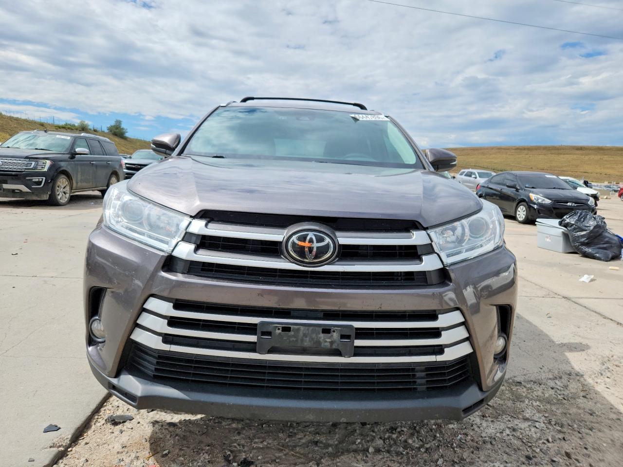 2019 TOYOTA HIGHLANDER XLE — снимка 5