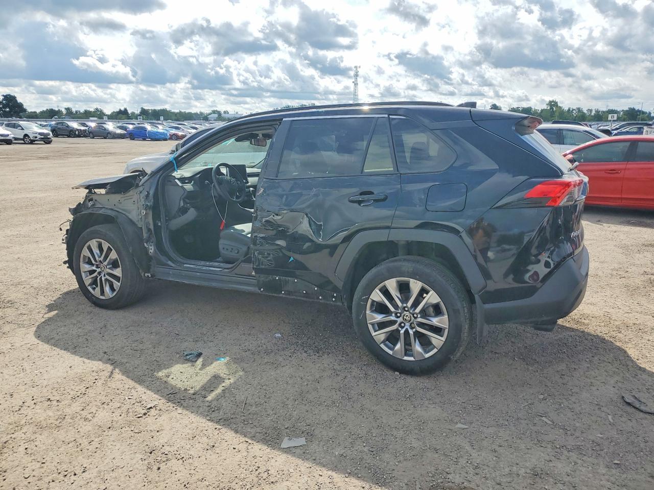 2024 TOYOTA RAV4 XLE — снимка 2