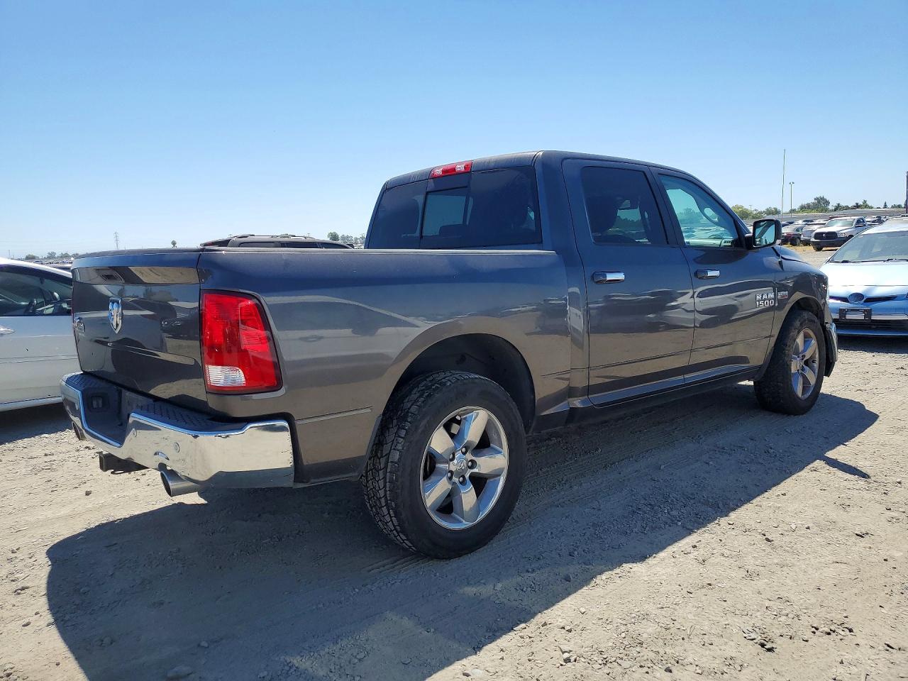 2017 RAM 1500 SLT — снимка 3