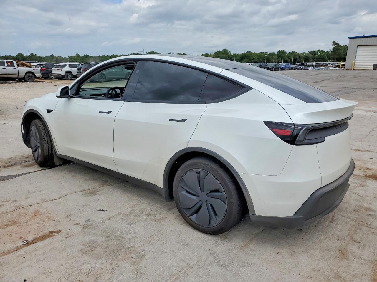 2026 TESLA MODEL Y — снимка 2