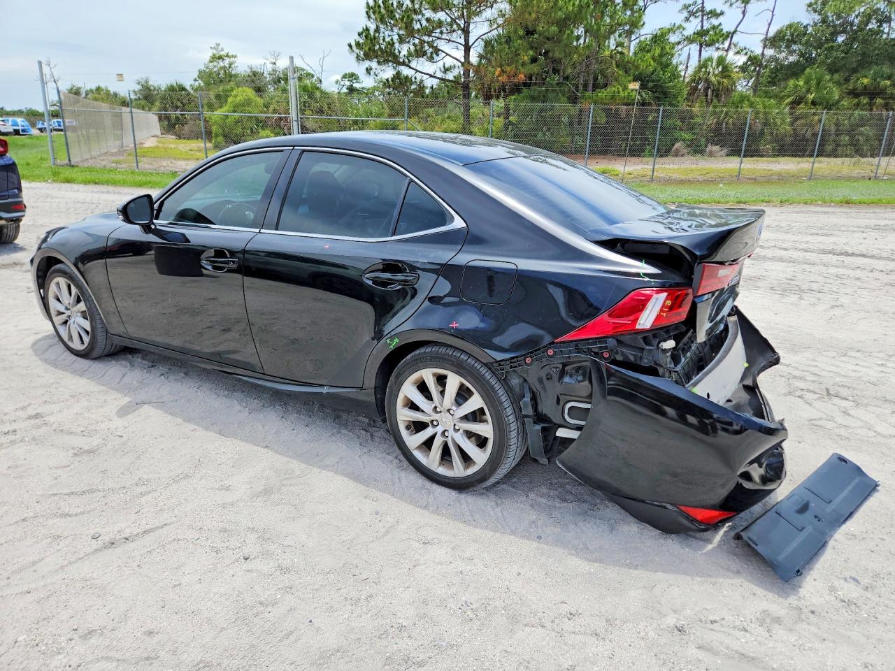 2016 LEXUS IS 200T — снимка 2