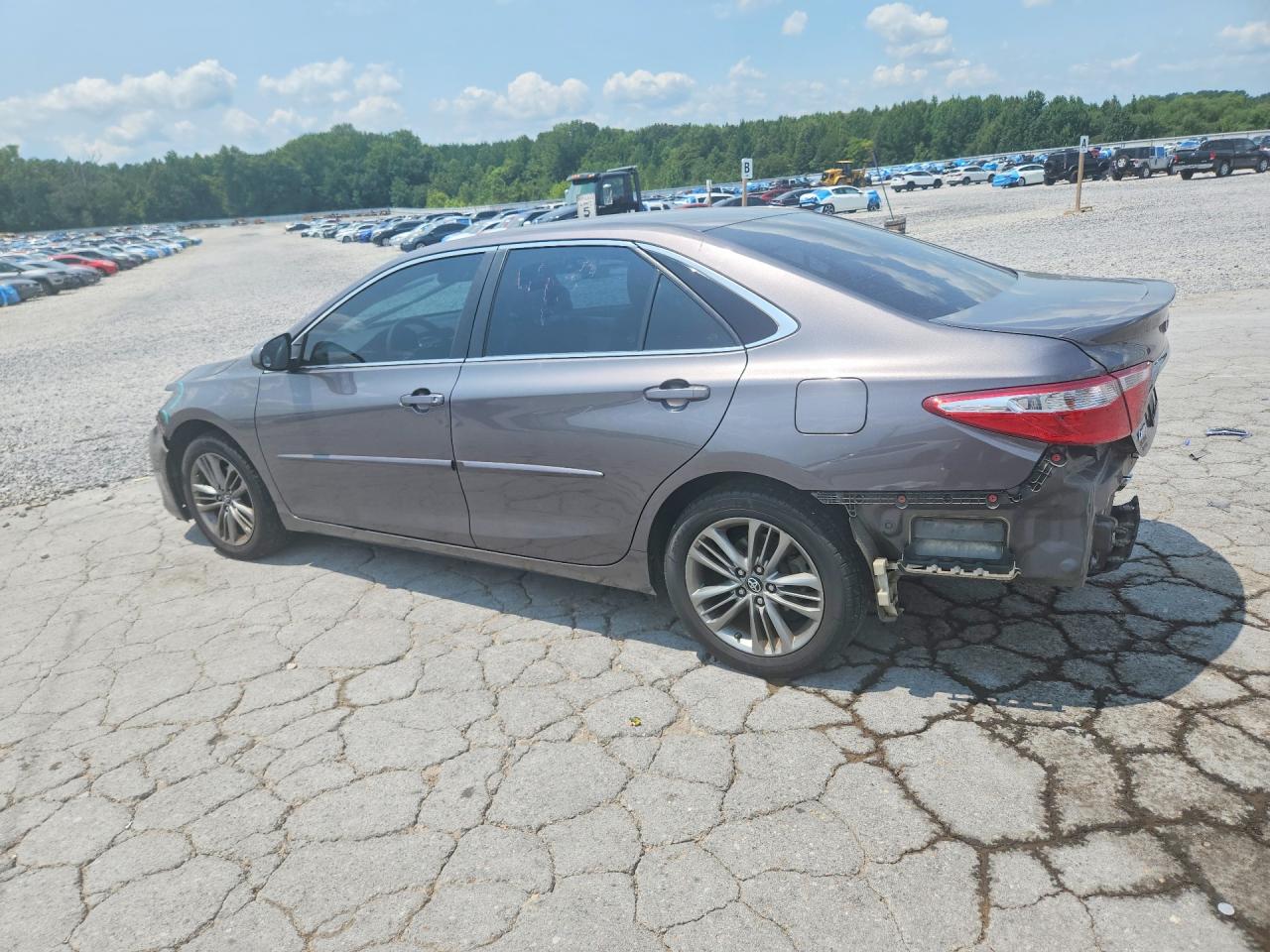 2017 TOYOTA CAMRY SE — снимка 2