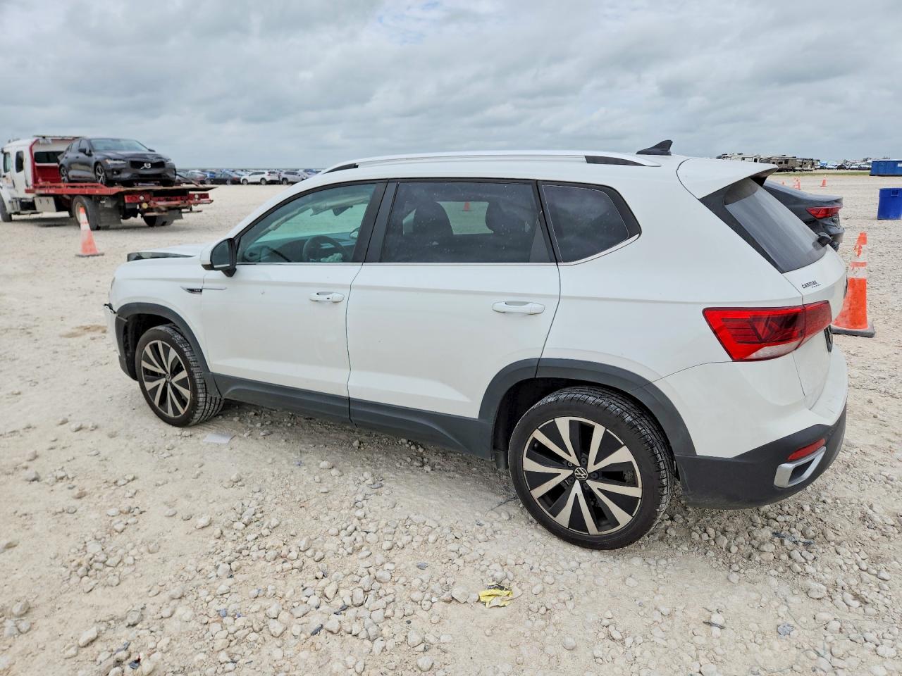 2022 VOLKSWAGEN TAOS SE — снимка 2