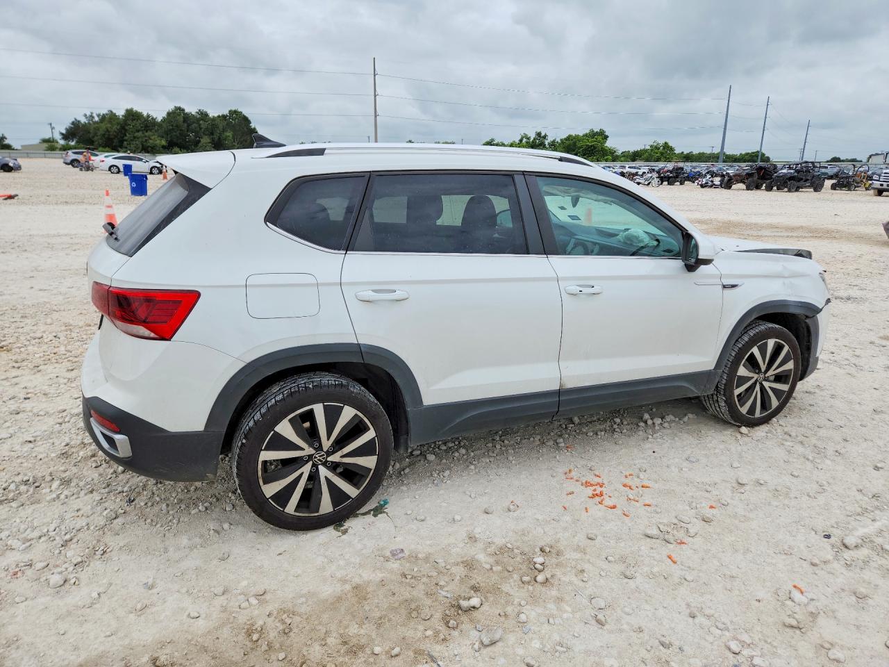 2022 VOLKSWAGEN TAOS SE — снимка 3