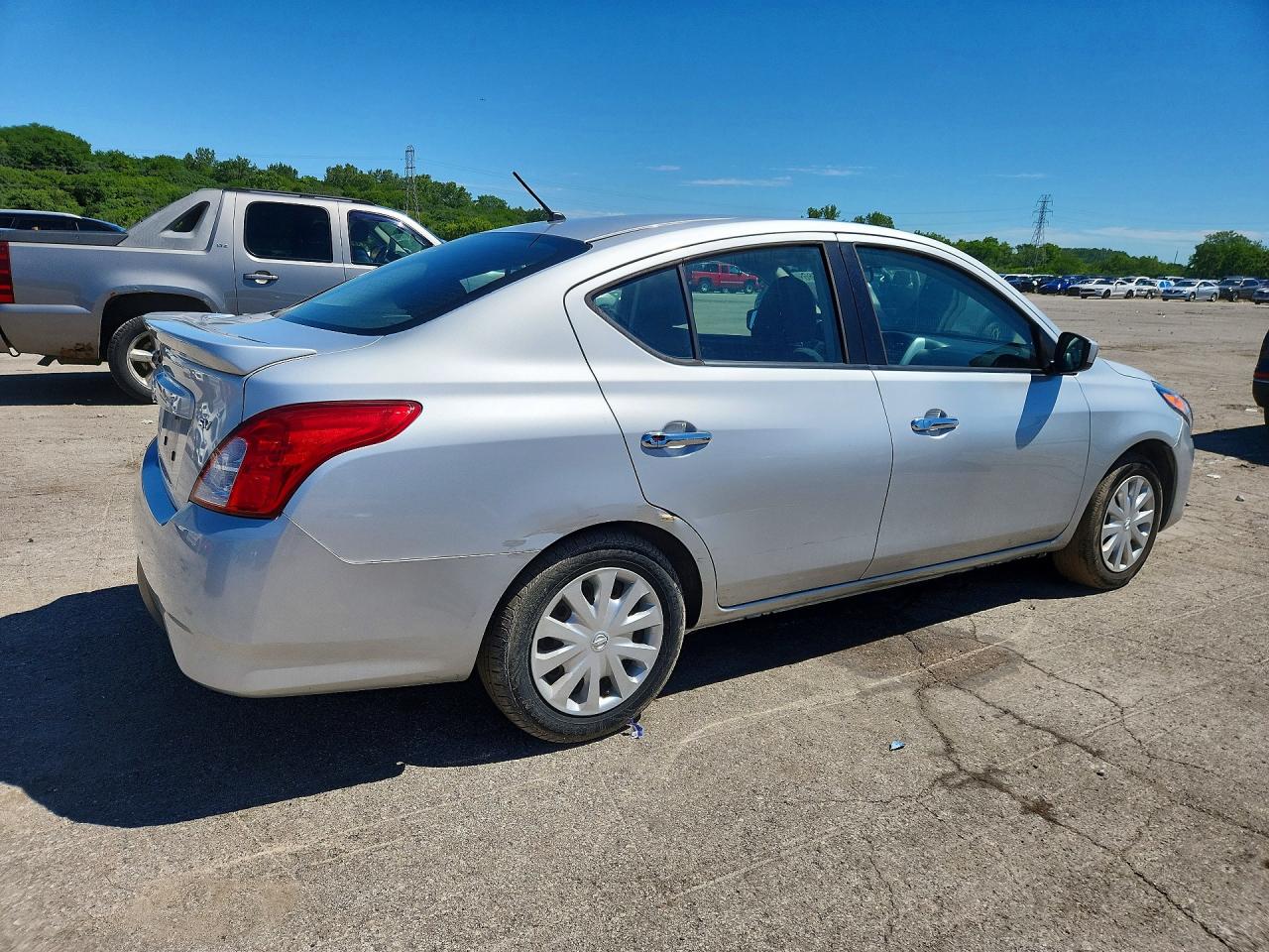 2017 NISSAN VERSA 1.6 SV — снимка 3
