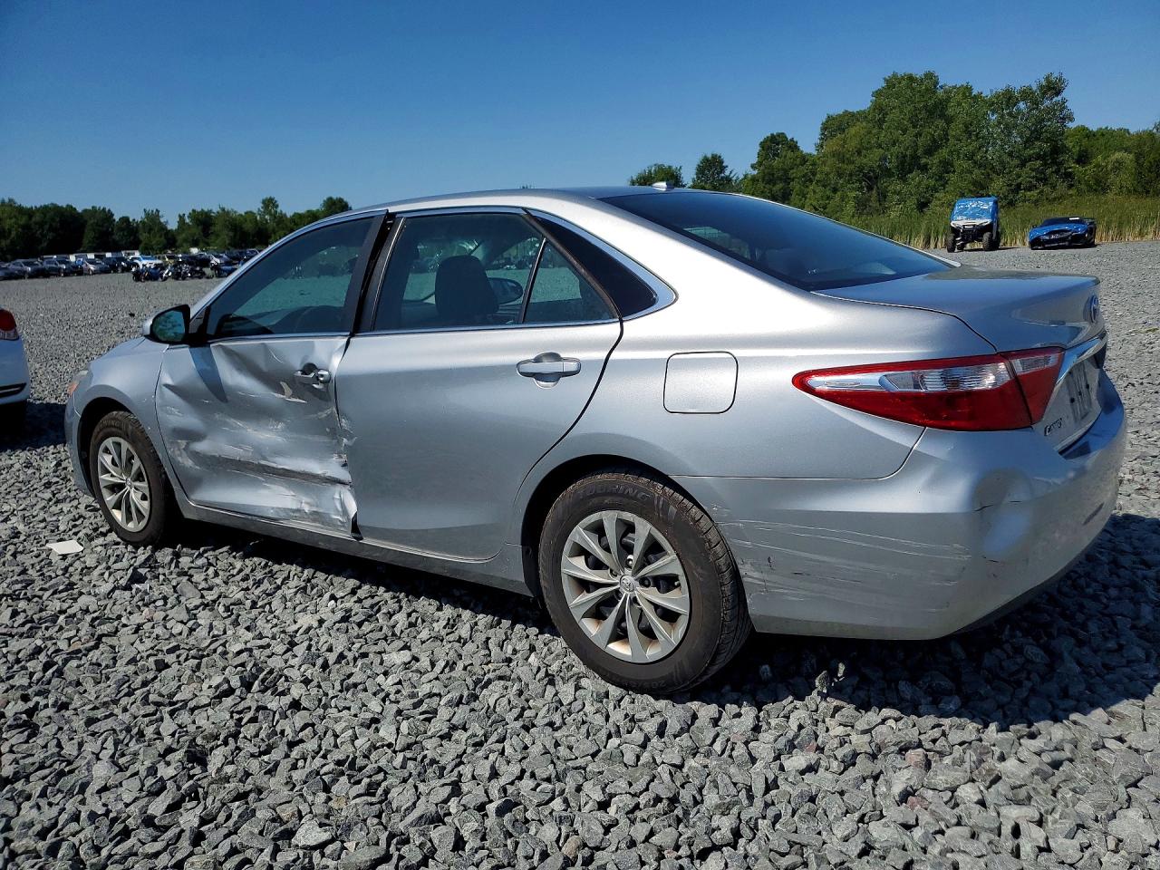 2017 TOYOTA CAMRY LE — снимка 2