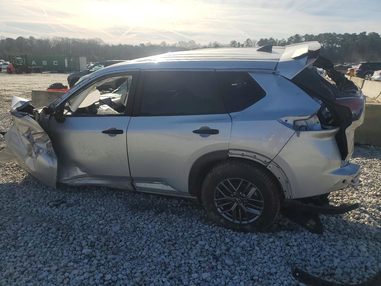 2024 NISSAN ROGUE S — снимка 2