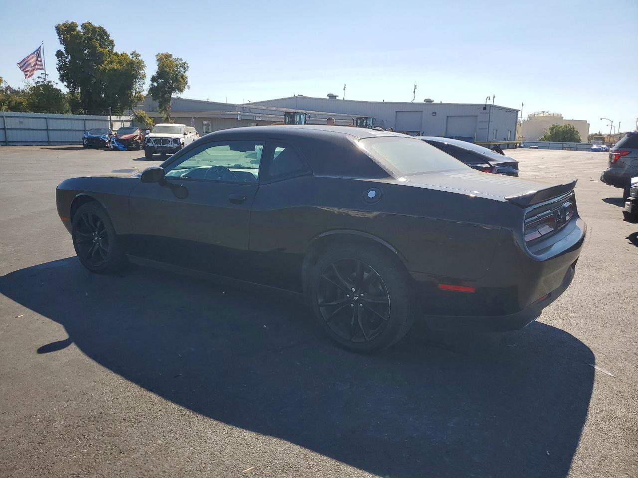 2017 DODGE CHALLENGER SXT — снимка 2