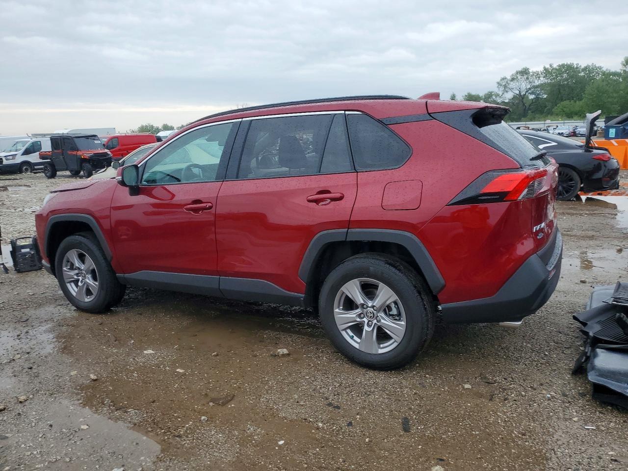 2025 TOYOTA RAV4 XLE — снимка 2