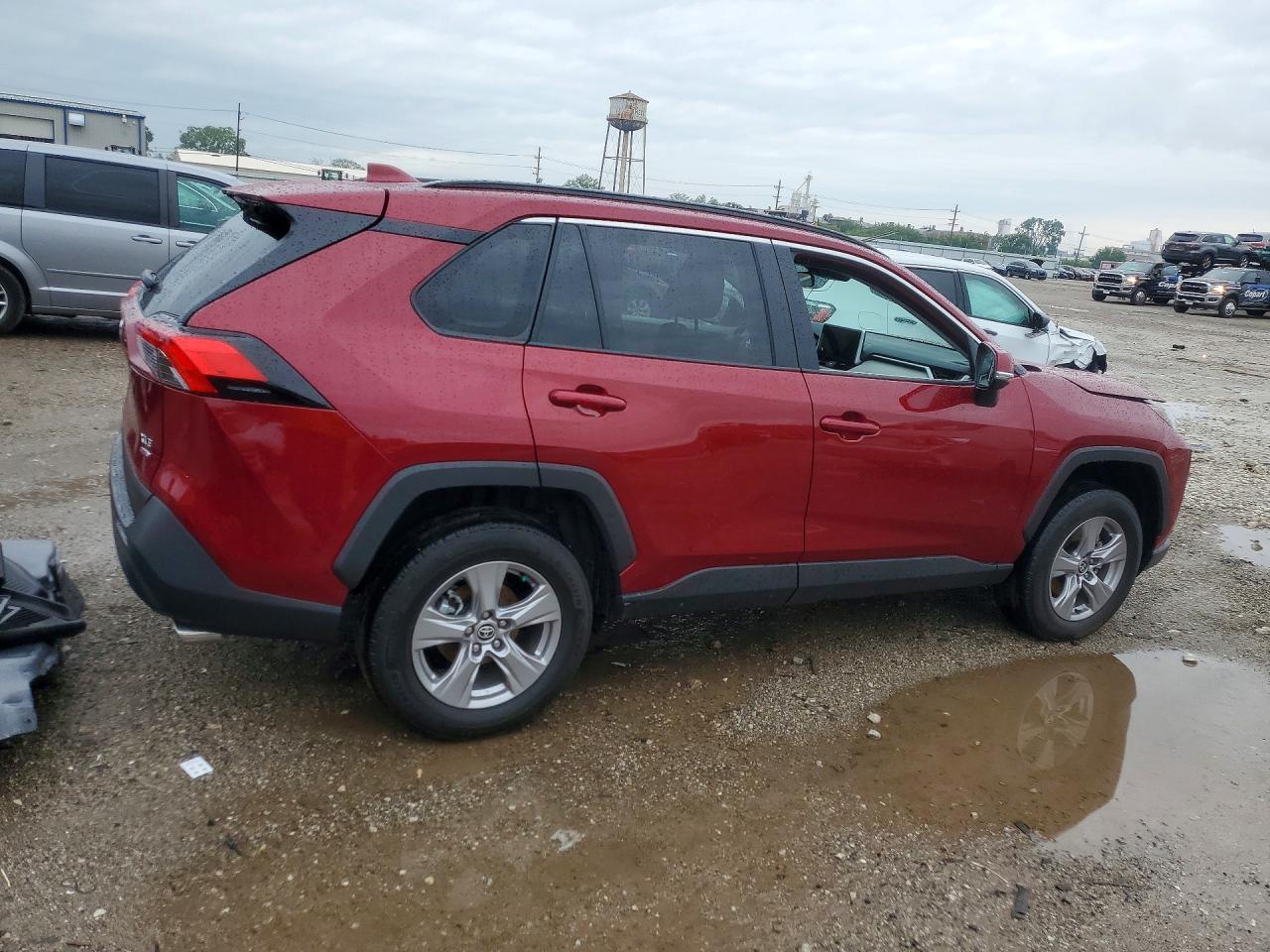 2025 TOYOTA RAV4 XLE — снимка 3